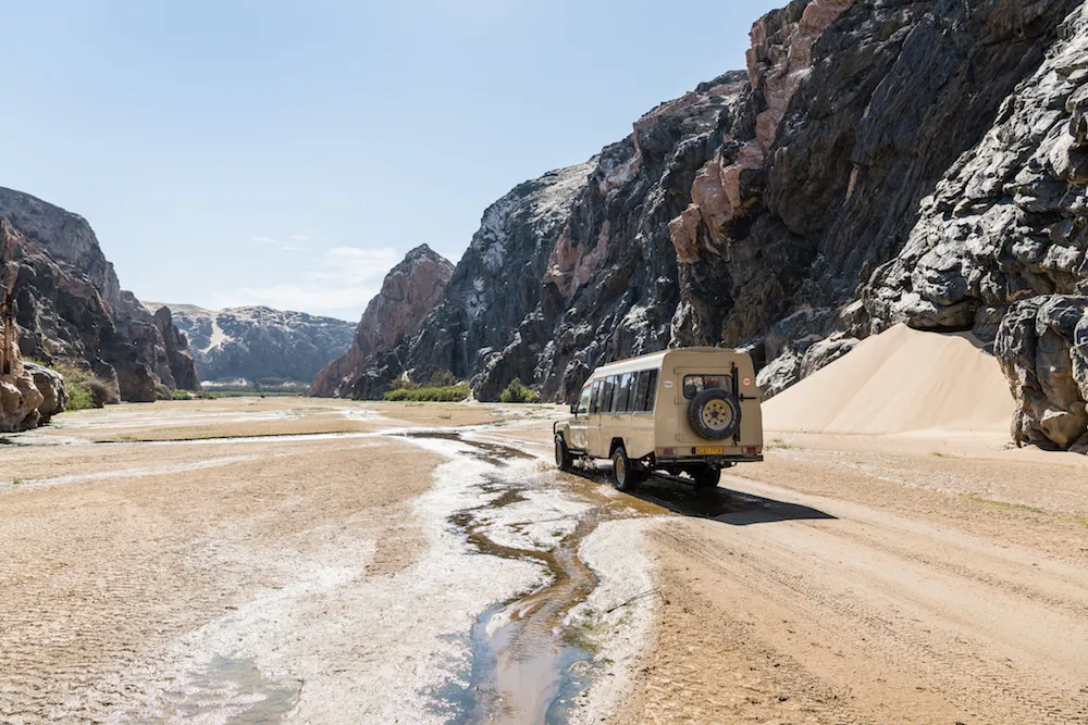 09 Shipwreck Lodge - Driving through the riverbed