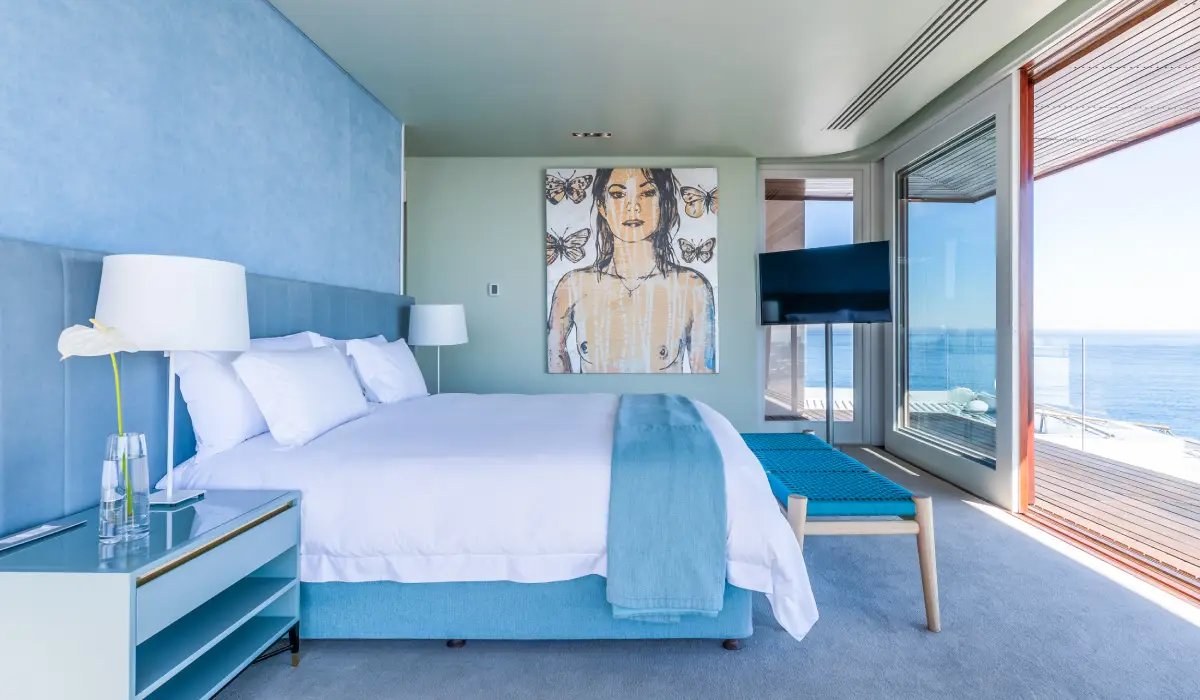 EH - Villa One - Bedrooms - Main Bedroom 004