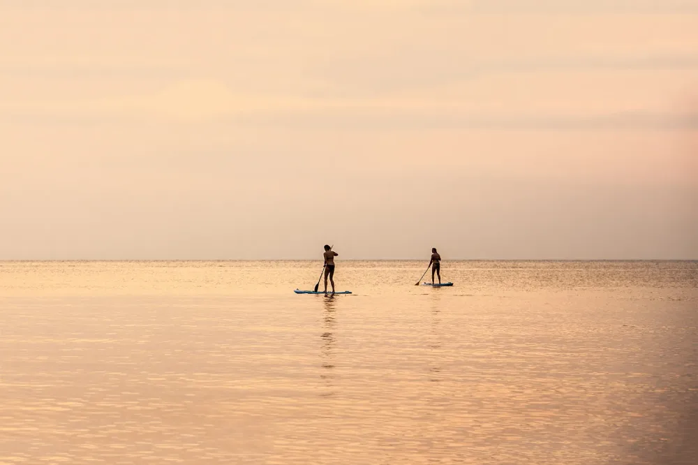 abaz_activities_paddleboarding_02_g_a_h-1920x1037px