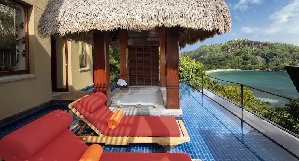anantara_maia_seychelles_villas_premier_ocean_view_pool_villa_outdoor_bath_2-crpd-1920x1037