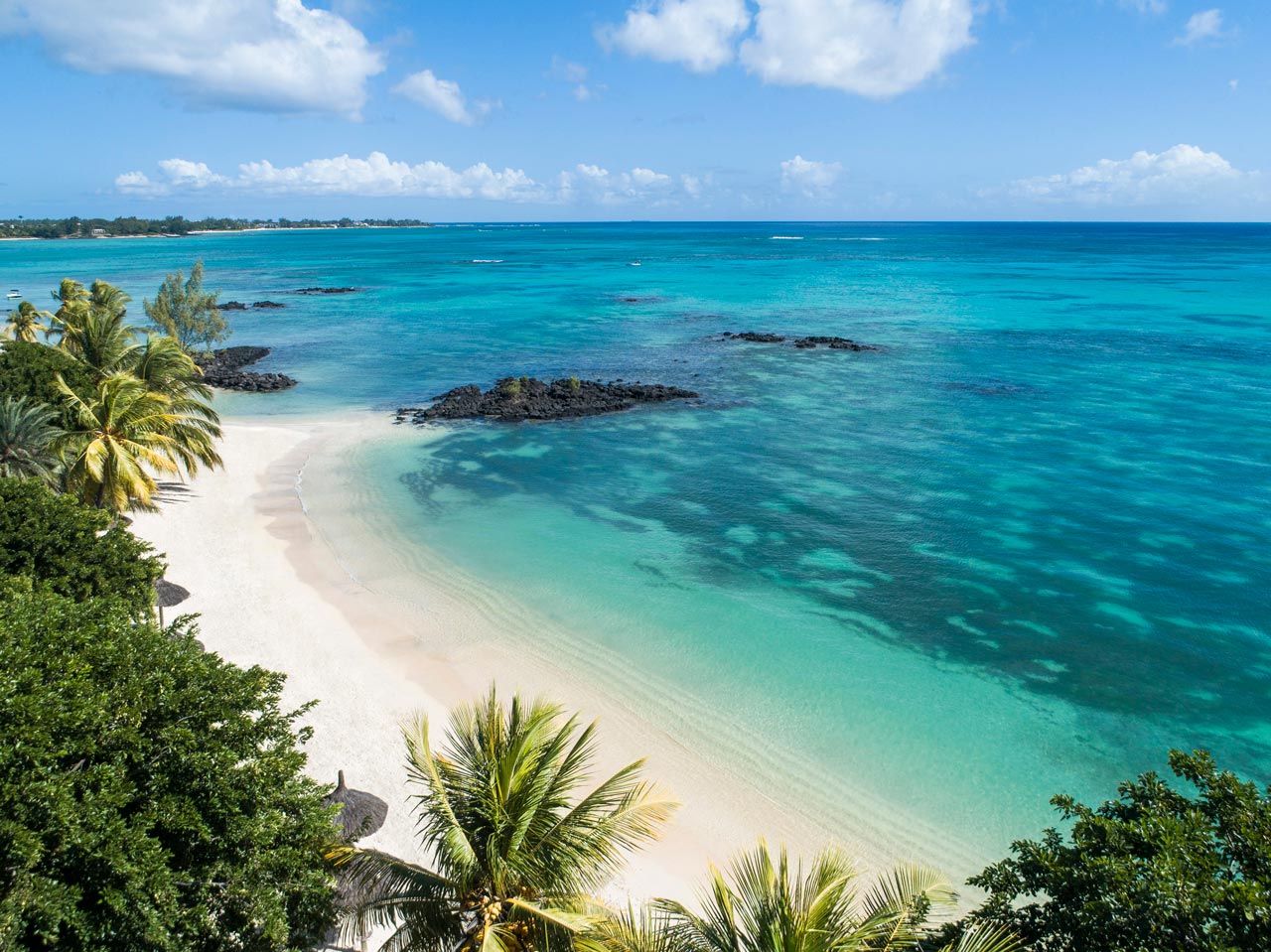 luxgrandbaie_beach-sea_2