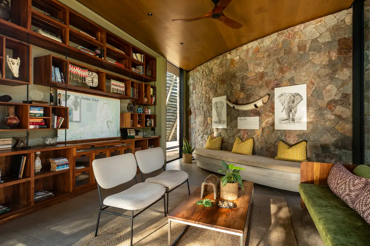 tanda tula living spaces_library_1